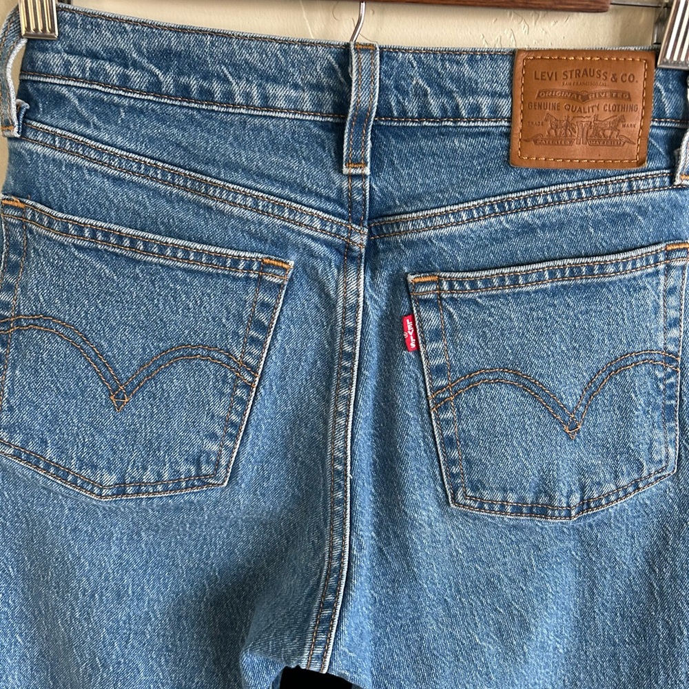 Levi's High Rise Blue Jeans - Picture 4 of 15